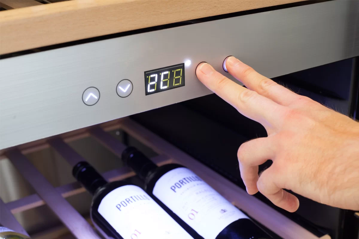 Винный холодильник CASO WineChef Pro 126 фото №2