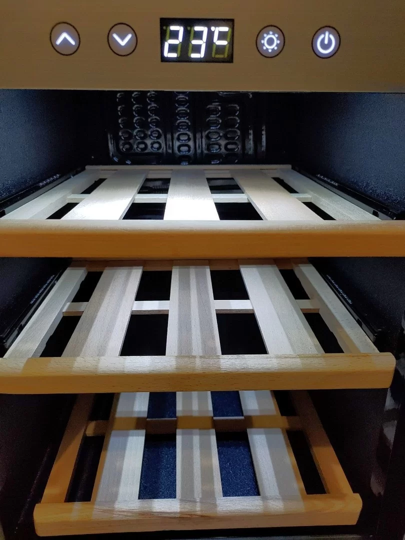 Винный холодильник CASO WineSafe 12 Classic фото №4